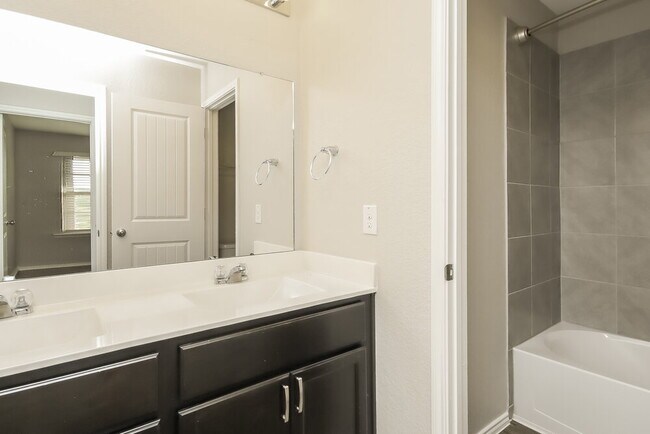 Building Photo - 8102 Rose Petals Ln