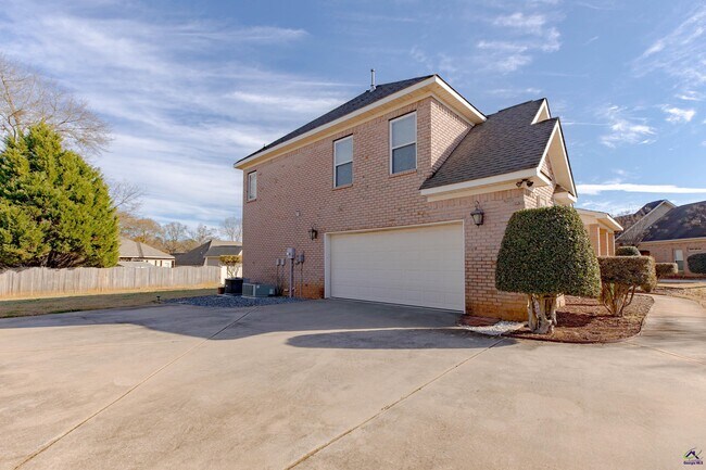 Building Photo - 100 Montview Way