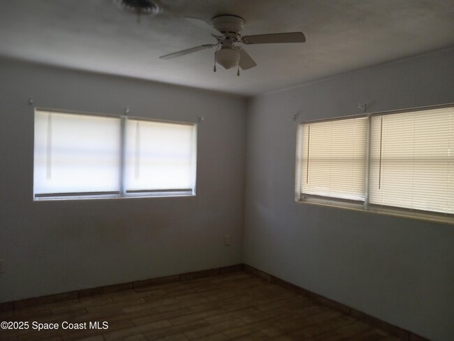 Building Photo - 231 N Plumosa St