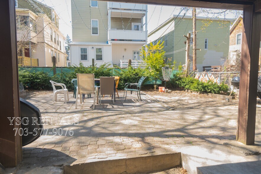 Building Photo - 364 Highland Ave