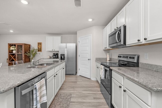 Building Photo - Move-In Ready Guest Room in Fallschase | Furnished Common Areas