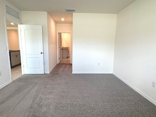 Building Photo - Beautiful Brand New Home In Ormond Beach S...