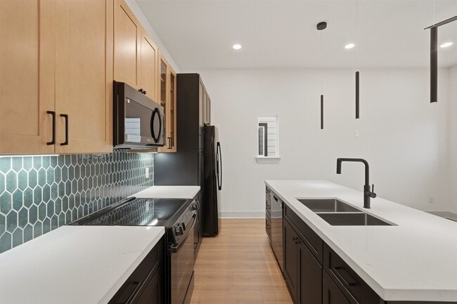 Building Photo - 9819 Turnbow St