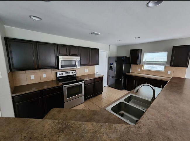 Building Photo - 5420 Shady Springs Trail