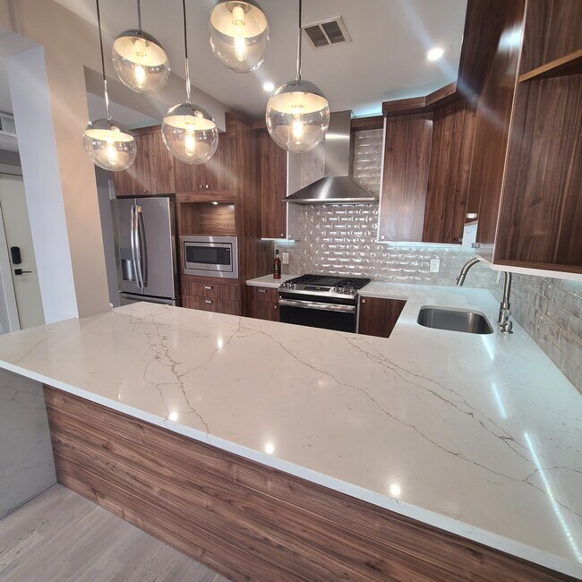 Building Photo - 21 65th St