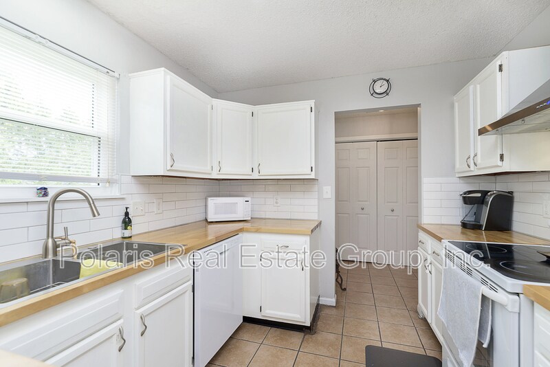 Building Photo - 266 E Pine Ridge Dr
