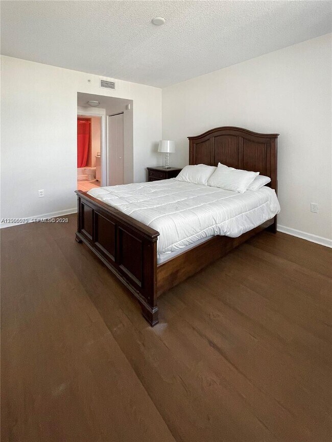 Building Photo - 18800 NE 29th Ave