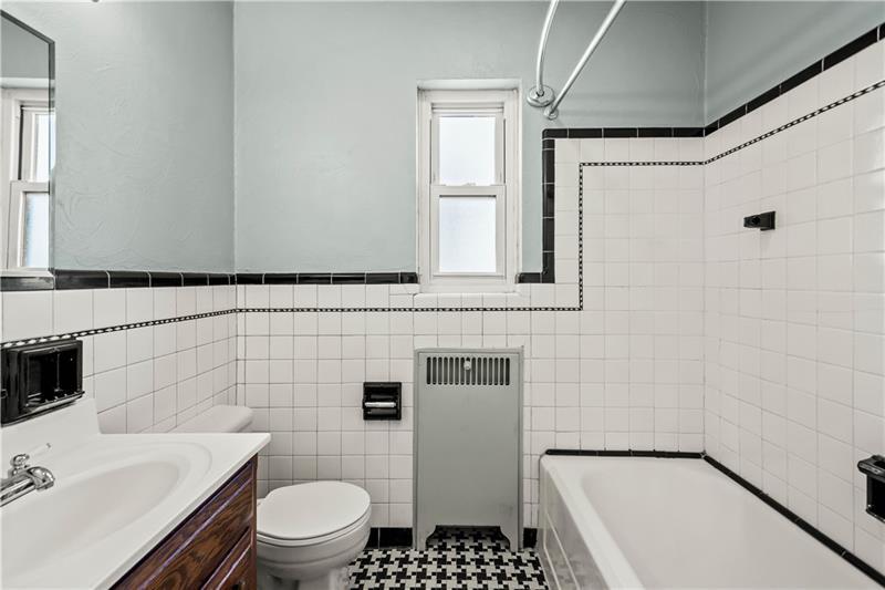 Building Photo - 433 Winterhill St