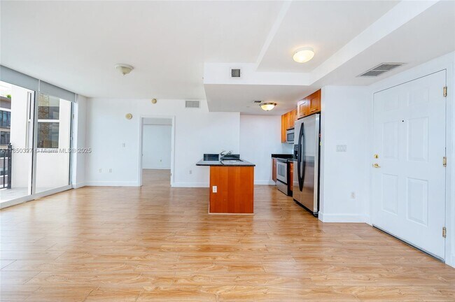 Building Photo - 4100 Salzedo St