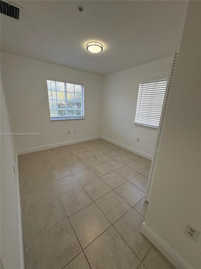 Building Photo - 2092 NE 167th St