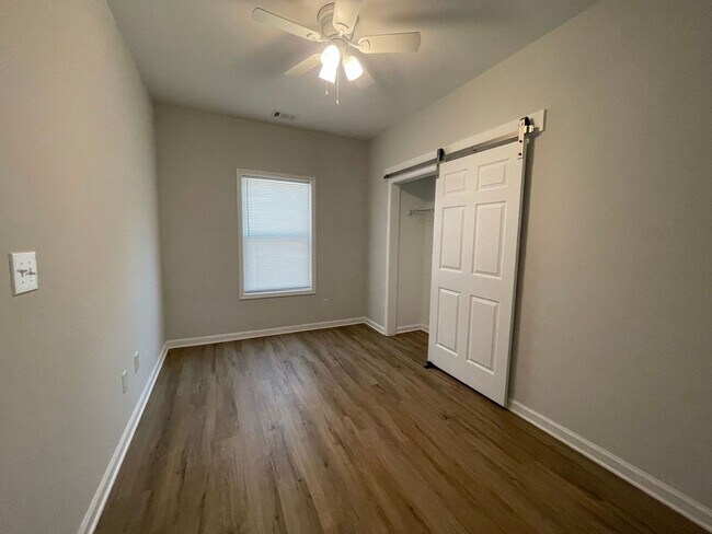 Building Photo - 160 Johnson Dr Ext