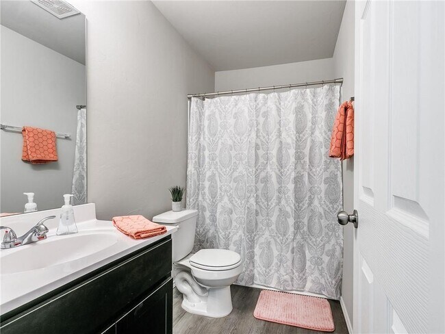 Building Photo - 11708 NW 99th Ter