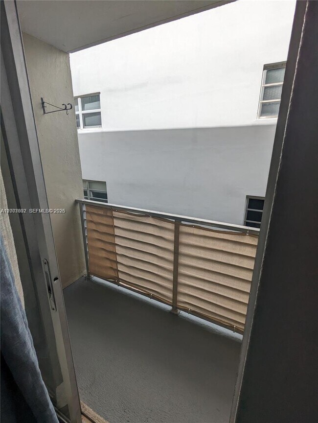 Building Photo - 1441 Lincoln Rd