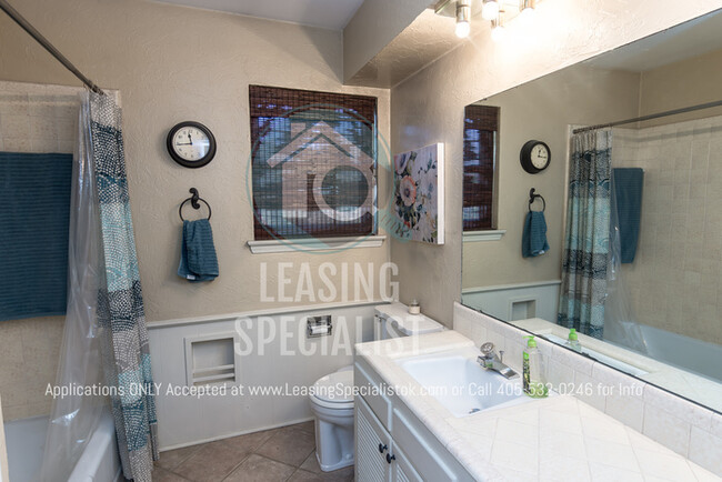 Building Photo - HALF OFF 1st MONTHS RENT on This North Wes...