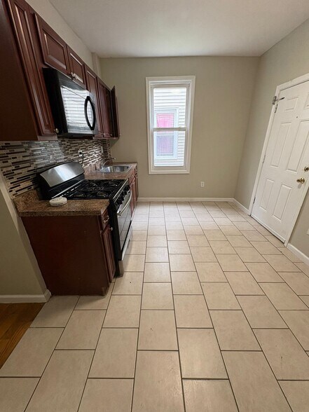 Building Photo - 19-21 Schuyler Ter