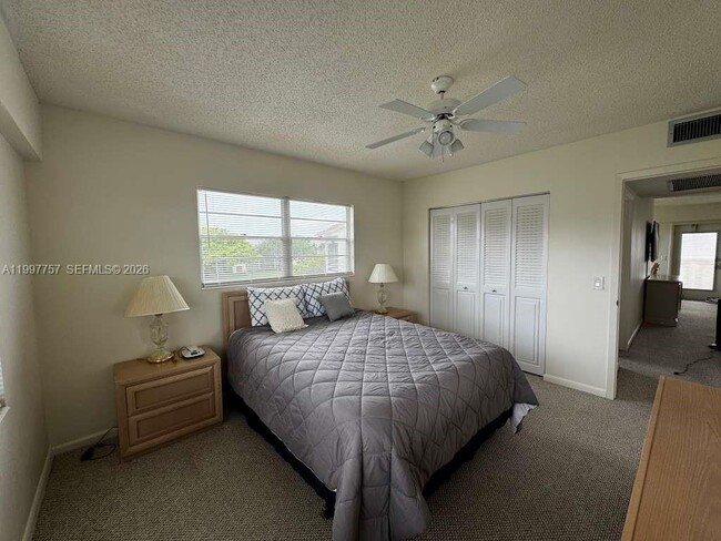 Building Photo - 536 Fanshaw M