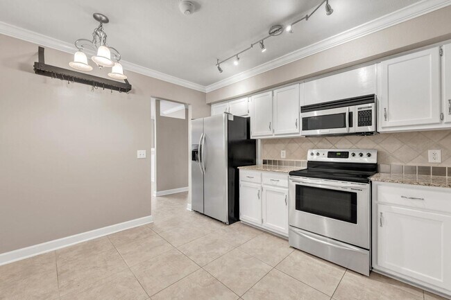 Building Photo - 117 Fairway Dr