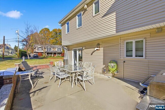 Building Photo - 473 Lincoln Dr