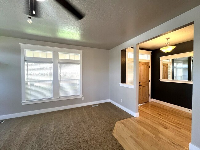 Building Photo - Gorgeous 4 bed 3 bath home in Meridian, ju...