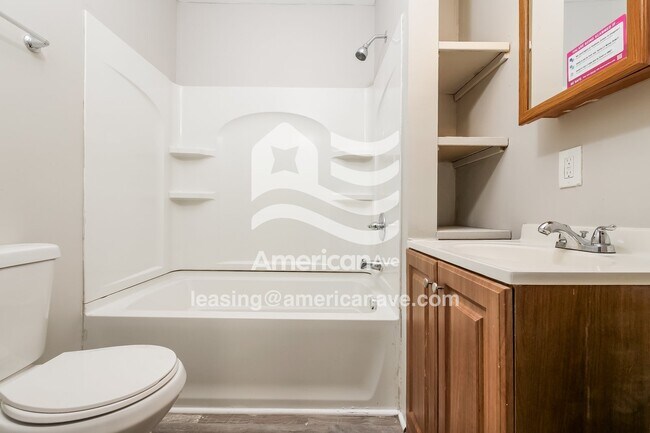Building Photo - 1618 E 42nd St