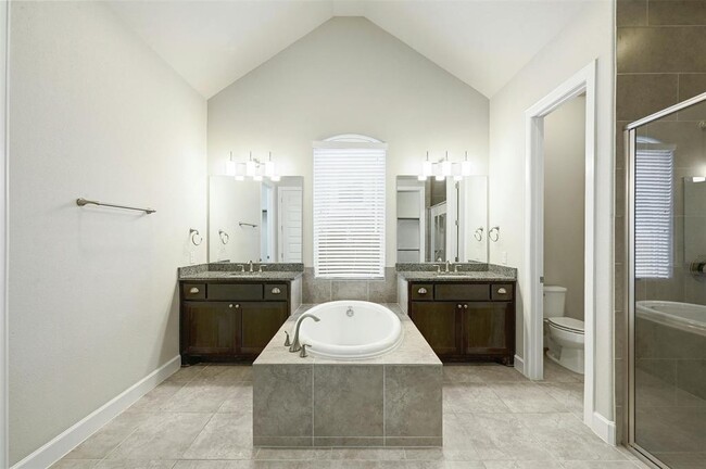 Building Photo - 5308 Via Besso Dr