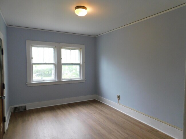 Building Photo - 310 Olive St