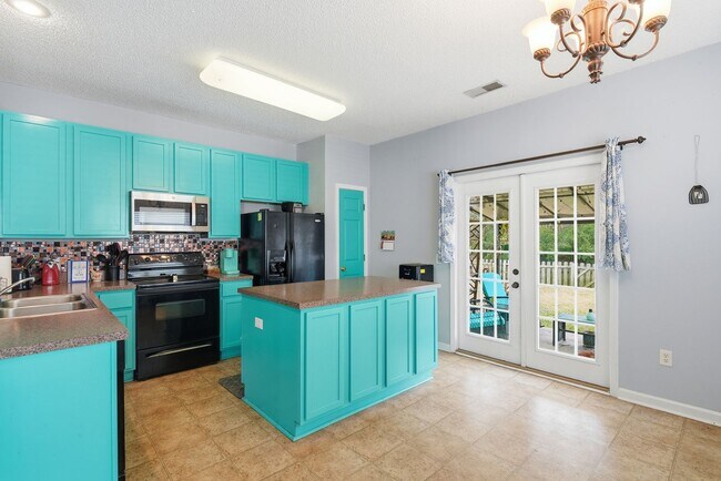 Building Photo - Charming 3BR Home in Richmond Hill with Pond View & Great Location!