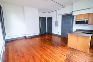 Building Photo - 2632 Eden Ave