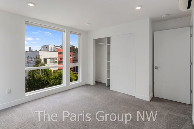 Building Photo - Modern 2BR Columbia City/Hillman City Town...
