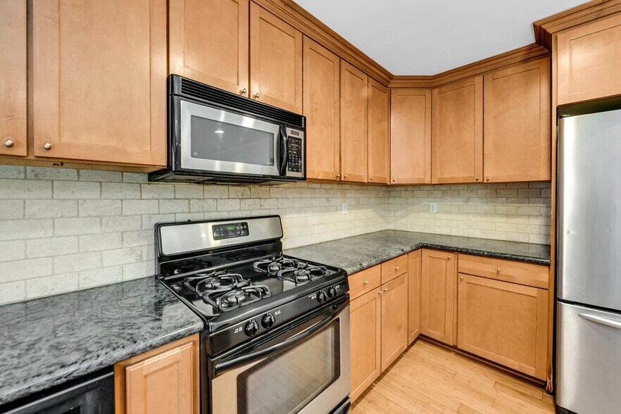 Building Photo - 13004 Lull St