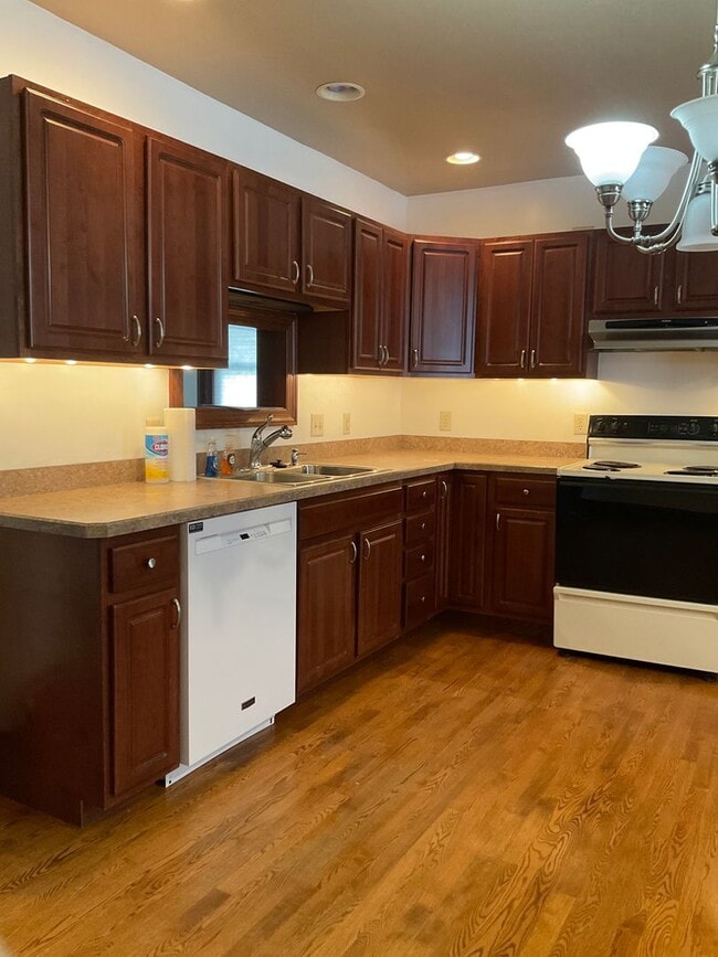 Building Photo - 112 W Main St