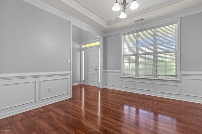 Building Photo - 2422 Temple View Dr