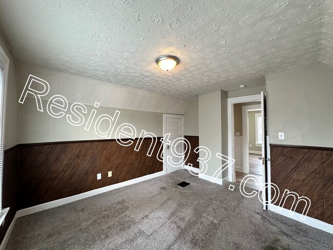 Building Photo - 2 Bed 1 Bath  Close to UD