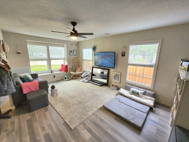 Building Photo - 1402 Harlandale Ave