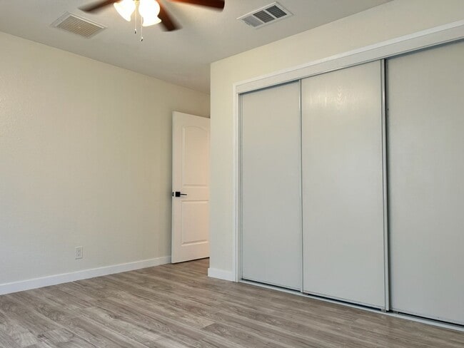 Building Photo - Please contact Vaughn Realty to set up an ...