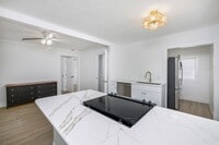 Building Photo - 618 7th Ave N