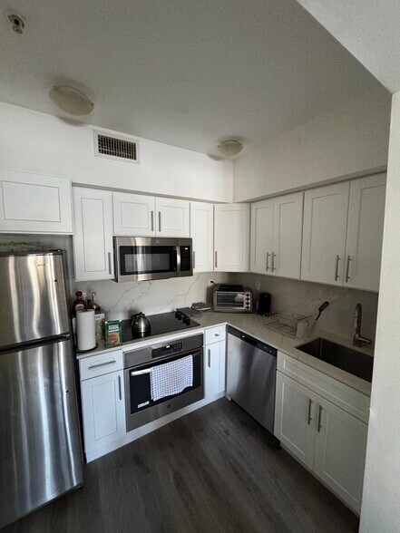 Building Photo - 810 7th St