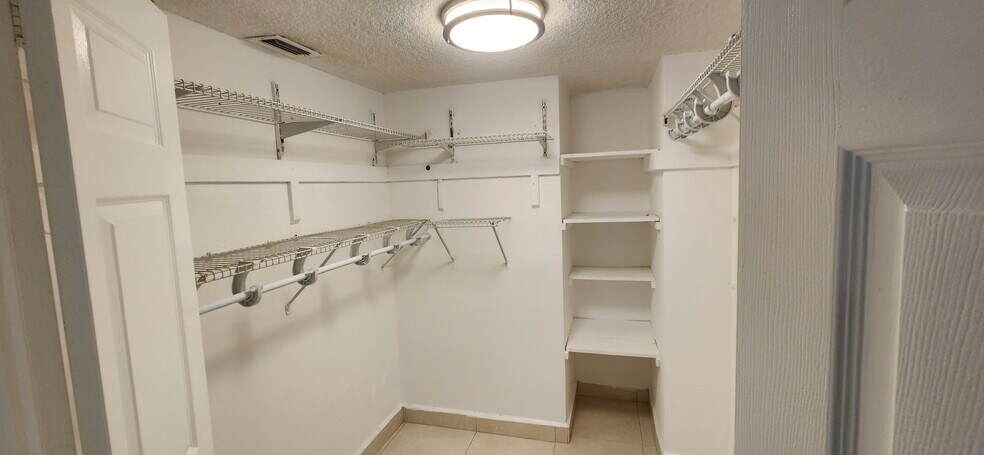 Building Photo - 3660 NE 166th St