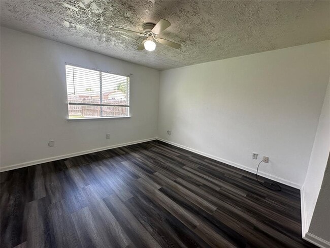 Building Photo - 5434 Parkridge Dr