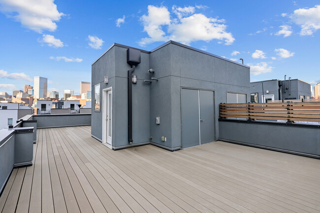 Rooftop Terrace - 80 W 10th Ave