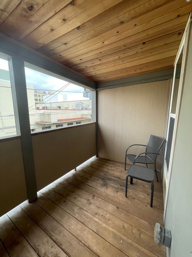 Building Photo - FURNISHED 1 BEDROOM 1 BATH APARTMENT  - BREMERTON