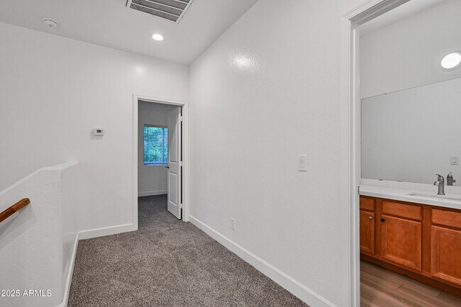 Building Photo - 4608 W Maryland Ave