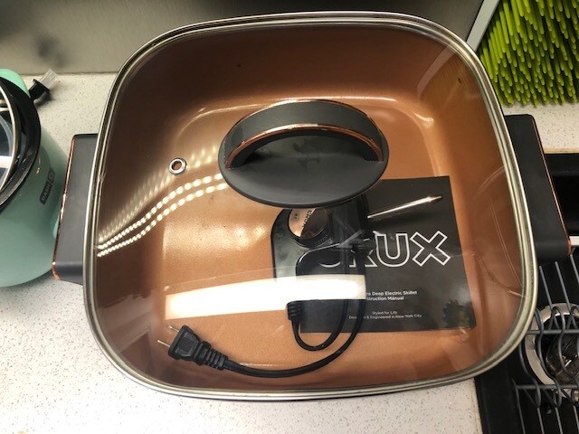Deep electric skillet w cover - 639 Oak Ave