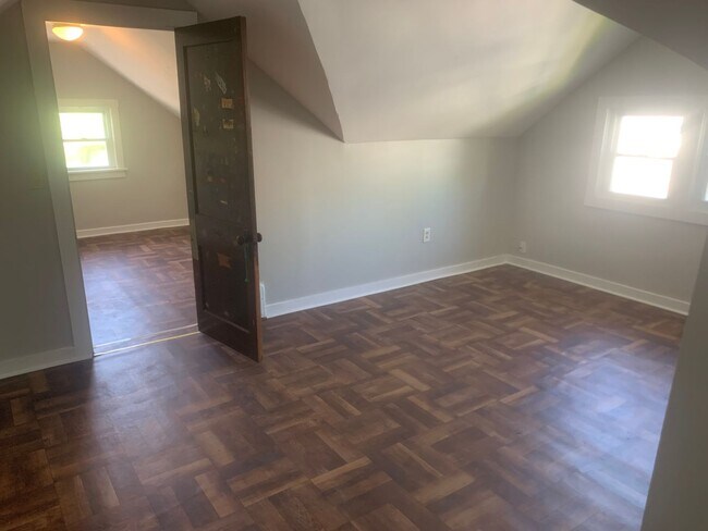Building Photo - Charming 3-bedroom Section 8 Accepted!