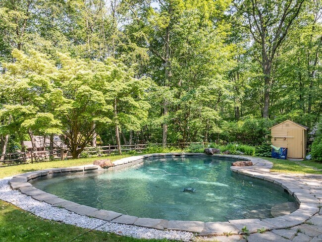 Building Photo - 203 Brick School Rd