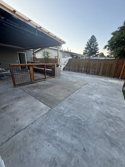 Building Photo - 1331 Rose Ave