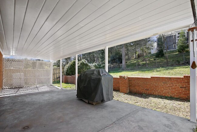 Building Photo - 5612 Massachusetts Ave