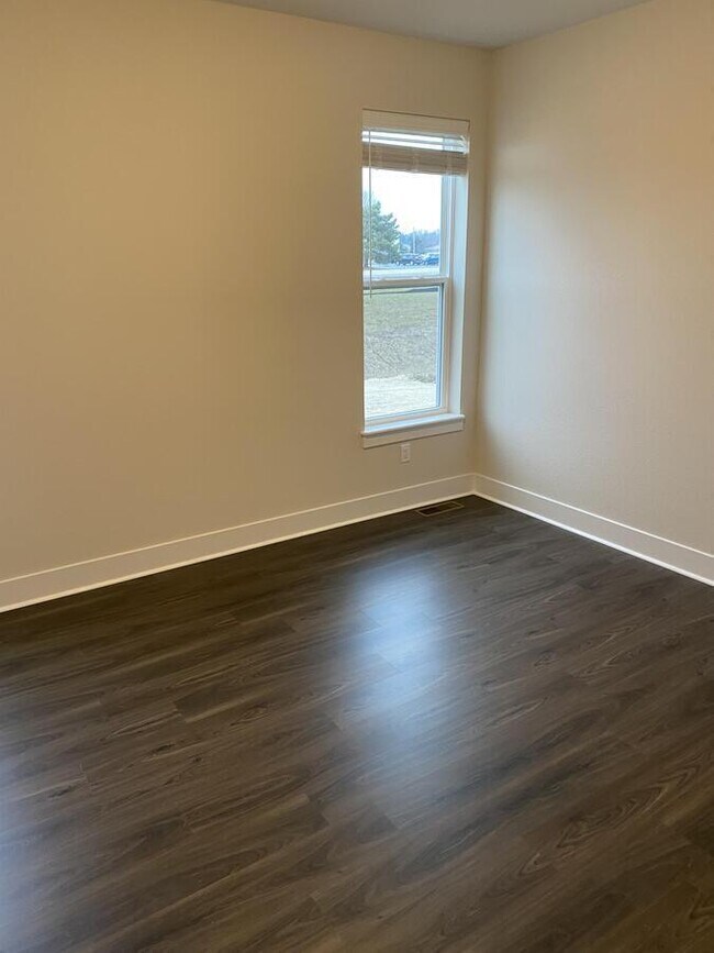 Building Photo - W218N16046 Tiger Lily Dr