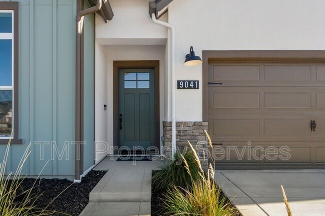 Building Photo - 9041 Ventura St