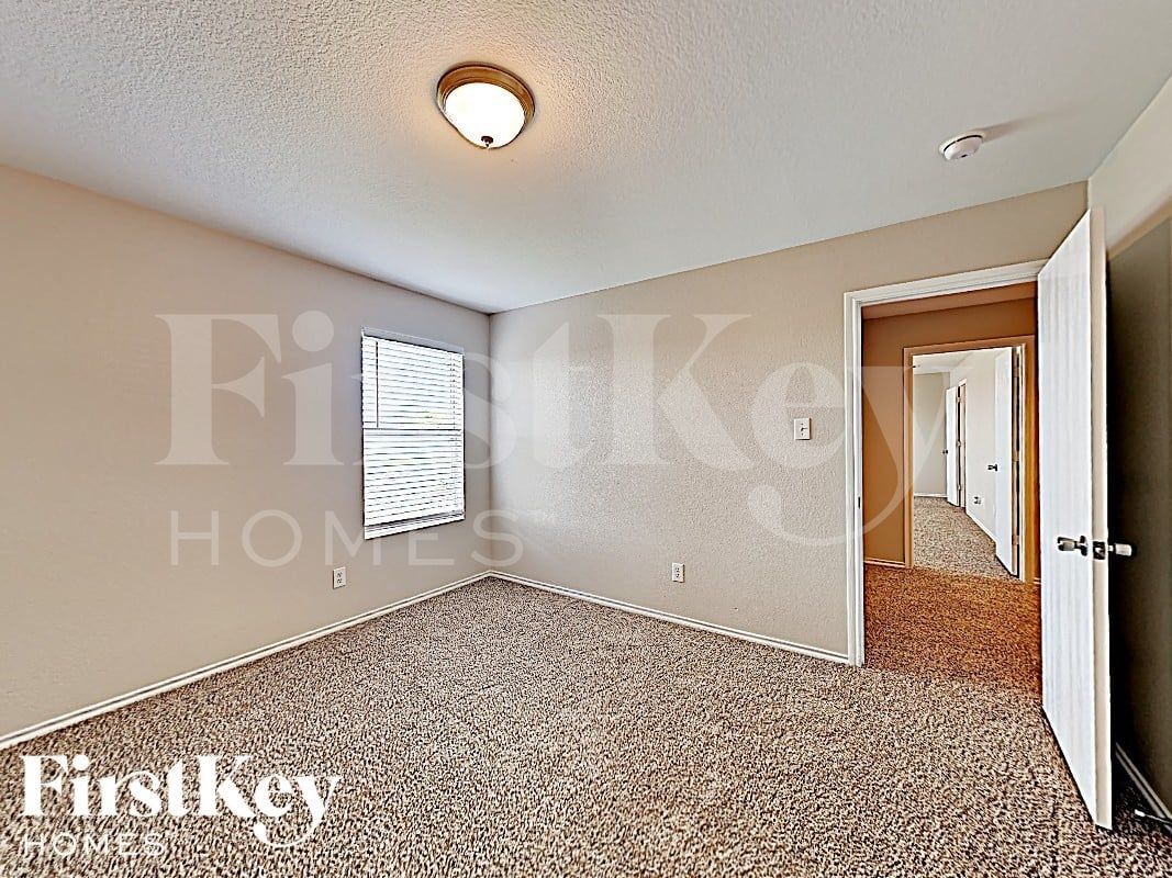 Building Photo - 2801 Spencer Cir